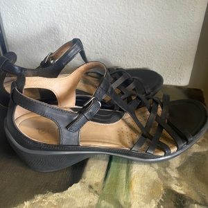 New Ecco sandals. European size 39. Comfortable.